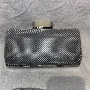 JESSICA McCLINTOCK SILVER BEADED MESH CLUTCH WITH DROP IN CROSSBODY CHAIN